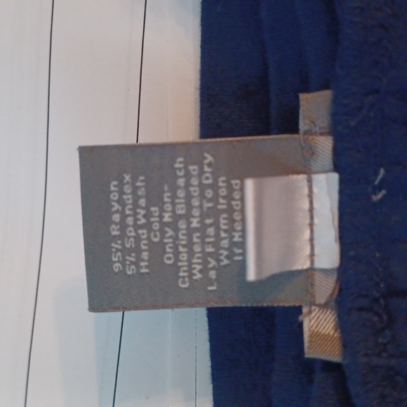 ANN TAYLOR Short-sleeved Sequin Tee - Picture 5 of 7